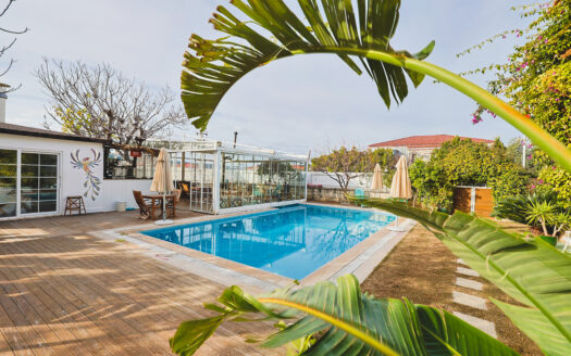 MERT AKBAŞ..ALAÇATI SATILIK OTEL+TAŞ EV /1075 M2 ARAZİ