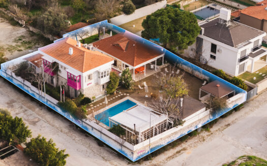 MERT AKBAŞ..ALAÇATI SATILIK OTEL+TAŞ EV /1075 M2 ARAZİ